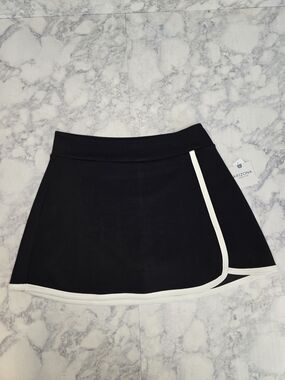 Arizona Jean Company Black Active Skirt with White Piping Large Faux Wrap
